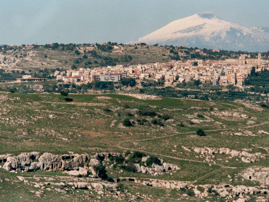 Archivio Nunzio Bruno: Pantalica - Necropoli Sud, l'Anaktoron, Sortino e l'Etna Archivio Nunzio Bruno: Pantalica - Necropoli Sud, l'Anaktoron, Sortino e l'Etna
